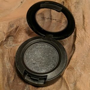 MAC Knight Divine Veluxe Eye Shadow